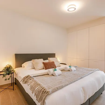 Apartman La Mirage 02 *